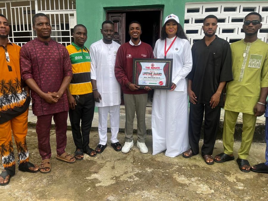 The Senate of Akpakip Oro students worldwide came with an award of excellence.